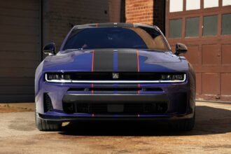dodge charger buyers get purple haze paint while they wait for the v8 6a4435697ace2