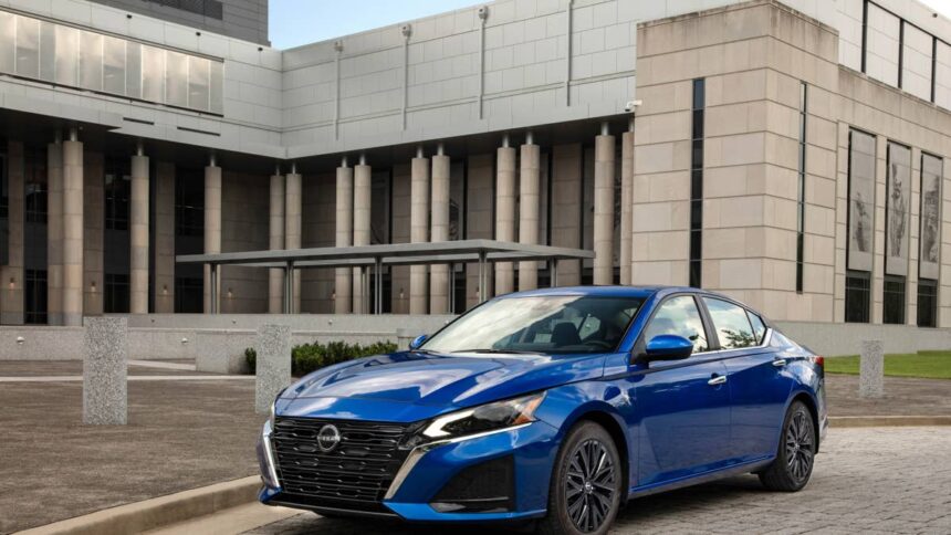nissan rogue phev and nissan altima officially dead killing americas cheapest homemade sedan 6a5809f7505c1