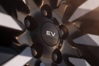 the first ever range rover electric is about to be revealed 6a4918fdb87f7