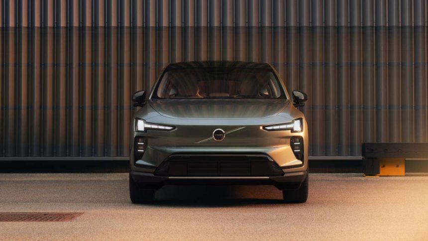 volvos longest range ev still falls 104 miles short of bmw 6a63f5875eb8e