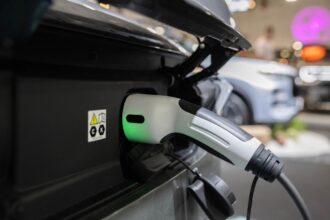 e drive 2026 pana la 30 000 de euro pentru un autoturism electric si finantari de pana la 300 000 de euro pentru imm uri 6abbe9a28a8dd
